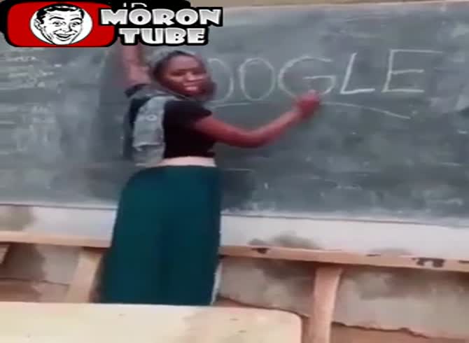 Video :Students are taught how to pronounce Google by a teacher